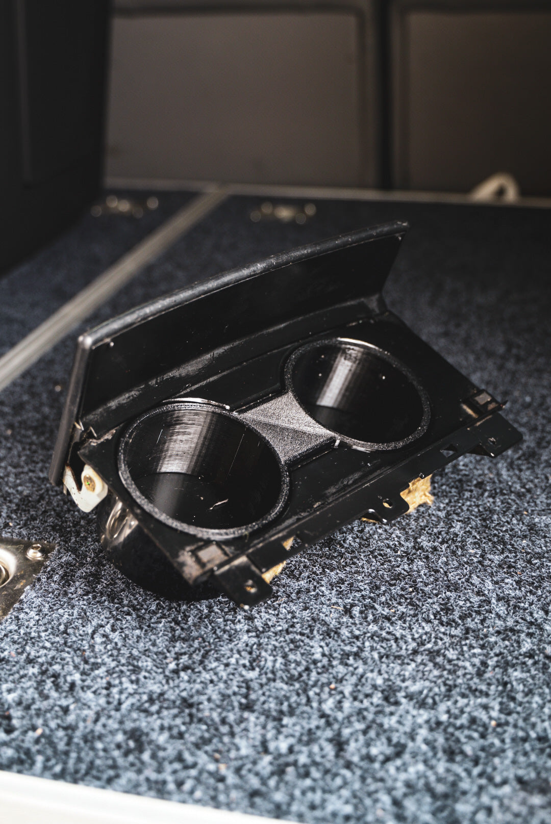 1998-1999 LC100/LX470 Cupholder Insert - 1 Piece Design